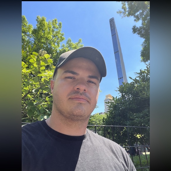 Profile Picture of Robert Pratt (@robertpratt27) on Poshmark