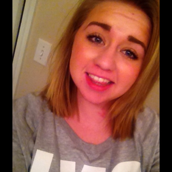 Profile Picture of Bailey Kochis (@baileykochis) on Poshmark