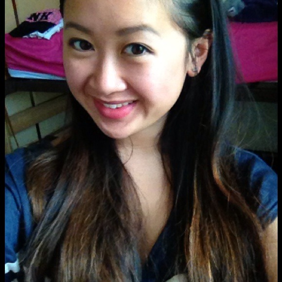 Profile Picture of Anna Trinh (@mininhi) on Poshmark