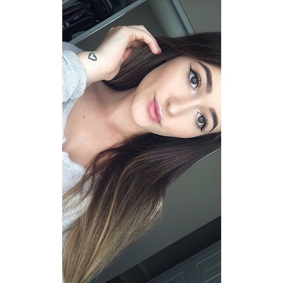 Profile Picture of Lily Wichern (@lilywichern) on Poshmark
