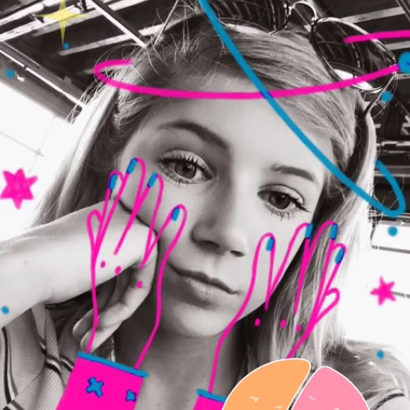 Profile Picture of Avery Tays (@averytays) on Poshmark