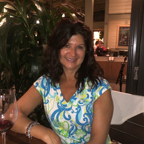 Profile Picture of Susan Giacopello (@giacopello) on Poshmark