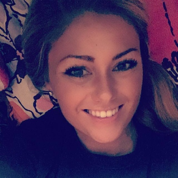 Kaylie Musante - Poshmark Profile Picture of Kaylie Musante (@kmusante12) on Poshmark