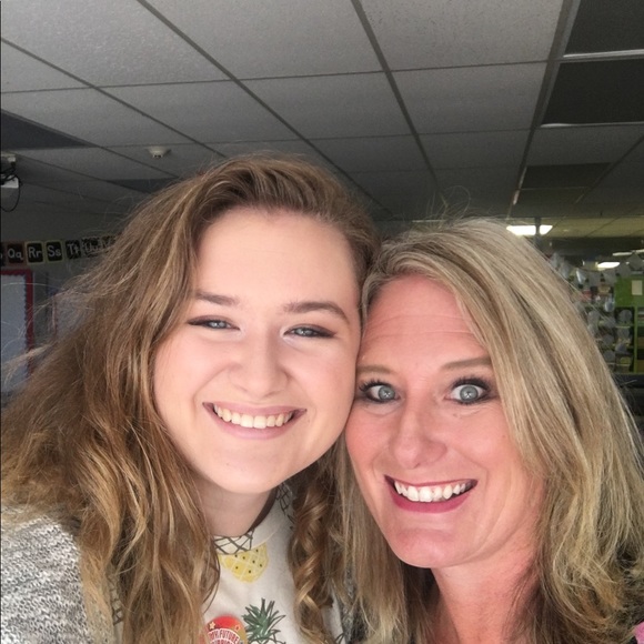 Profile Picture of Janet Hester (@hesterjanet) on Poshmark