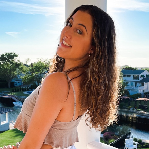 Profile Picture of Naomi Littenberg (@naomilitt) on Poshmark