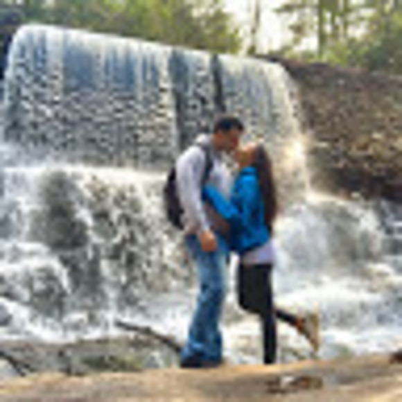 Profile Picture of Sheena Peechatka (@sheenapeechatka) on Poshmark