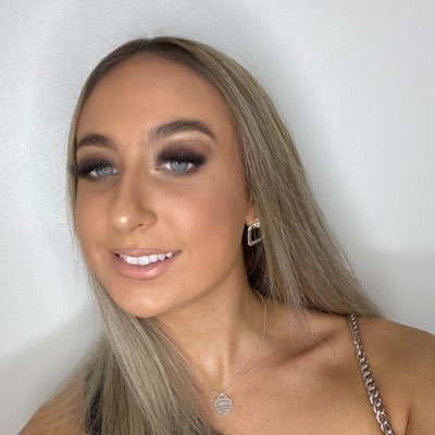 Profile Picture of Abbey Clarke (@AbbeyClarke8) on Twitter