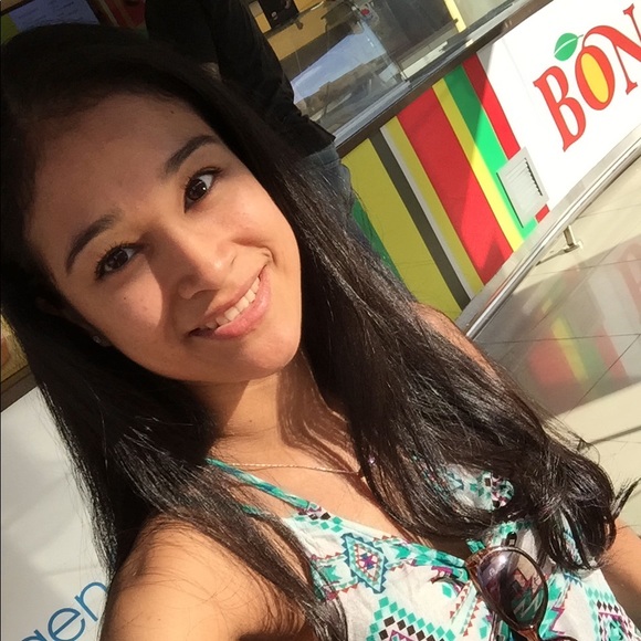 Profile Picture of Elbira Gutierrez (@elbiragutierrez) on Poshmark