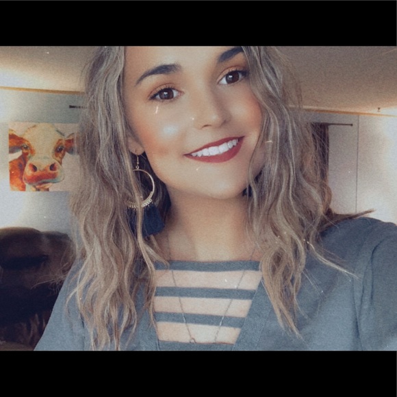 Profile Picture of Michaela Bailey (@michaela_dawn) on Poshmark