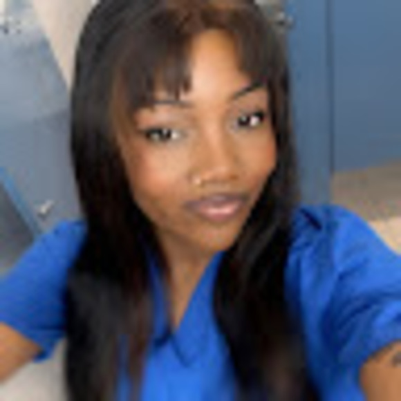 Profile Picture of Akashia Munganga (@akashiamunganga) on Poshmark