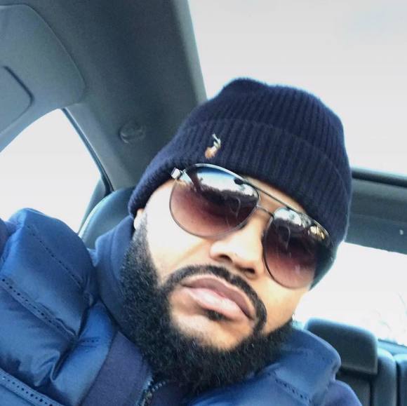 Profile Picture of Sean Grace (@seangrace363) on Poshmark