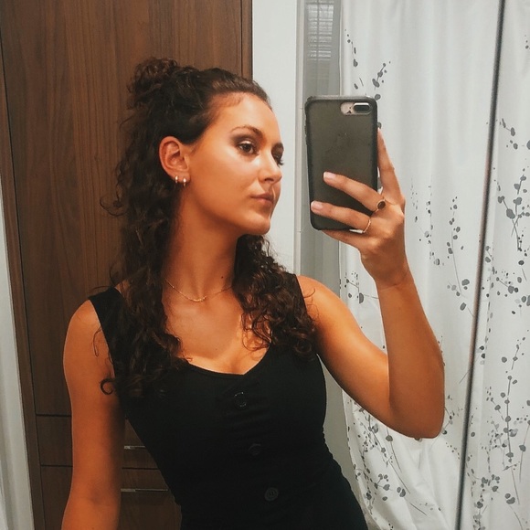 Profile Picture of Julia August (@augustjuliae) on Poshmark