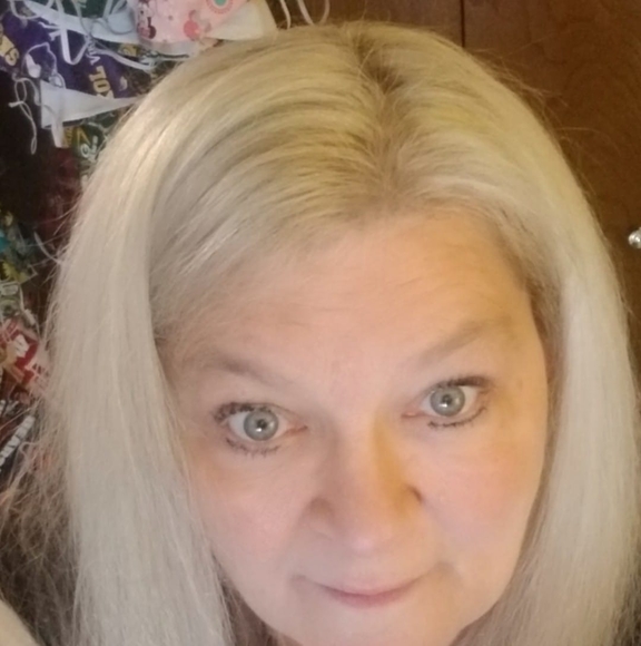 Profile Picture of Diane Hausken (@dianehausken13) on Poshmark
