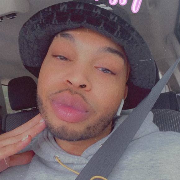 Profile Picture of Darrian Joe (@darrianjoe) on Poshmark