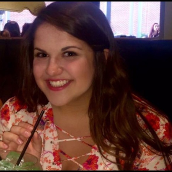 Profile Picture of Ellie Bognar (@elliebognar) on Poshmark