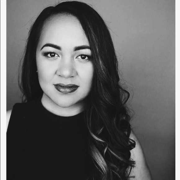 Profile Picture of Azia Moeai (@aziamoeai) on Poshmark