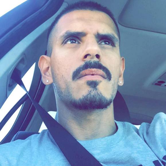 Carlos Navarrete - Poshmark Profile Picture of Carlos Navarrete (@crownroyal_1) on Poshmark