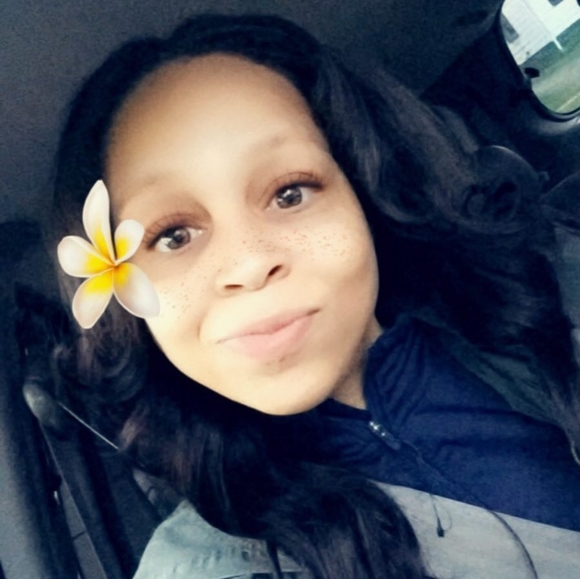 Profile Picture of Melonie Frame (@mzmello1) on Poshmark