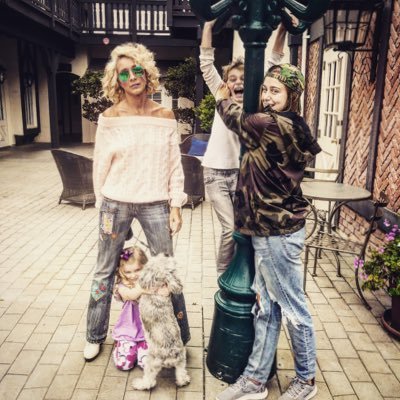 Profile Picture of Gretchen Van Fossen (@gretchenvf) on Twitter