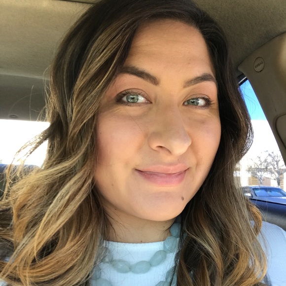 Profile Picture of Amanda Zybala (@azybala) on Poshmark