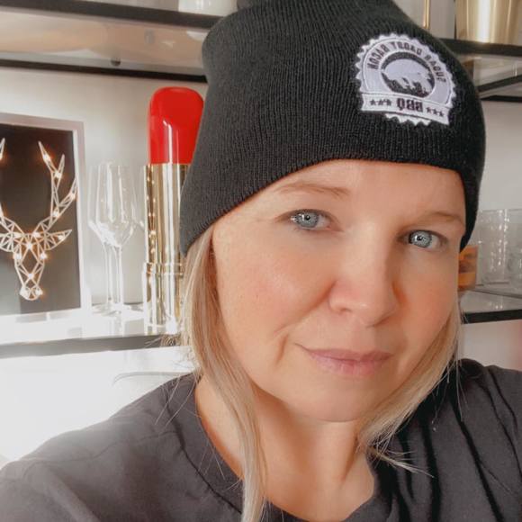 Profile Picture of Catherine Letarte (@johbine) on Poshmark