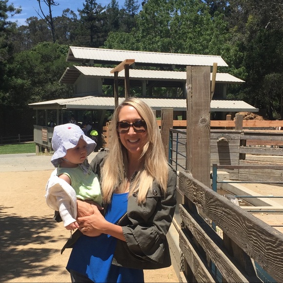 Profile Picture of Leah Martz (@leahmartz) on Poshmark