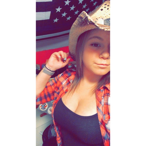 Hailey Figaro - Poshmark Profile Picture of Hailey Figaro (@blueline_jk) on Poshmark