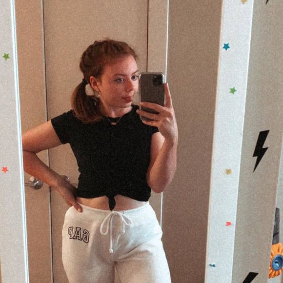 Profile Picture of Julia Harkins (@j_harkins) on Poshmark