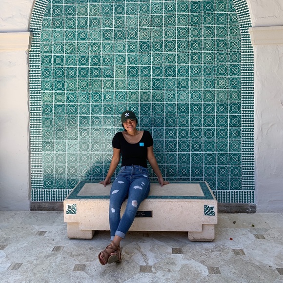 Profile Picture of Shanna Nansen (@sachixale) on Poshmark