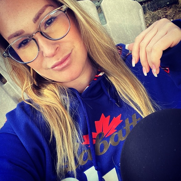 Profile Picture of Rosie Keithan (@rosiekeithan) on Poshmark