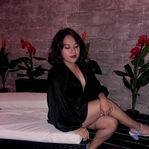 Profile Picture of Estefany Calixto (@ph4nny) on Poshmark