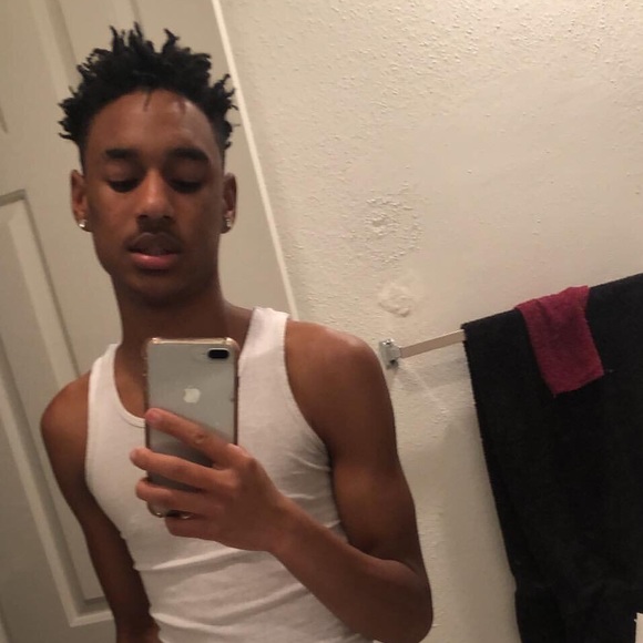 Profile Picture of Deante Glenn (@bloccboydee) on Poshmark
