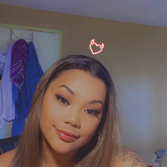 Profile Picture of Rhea marie Ramos (@rayuh_) on Poshmark