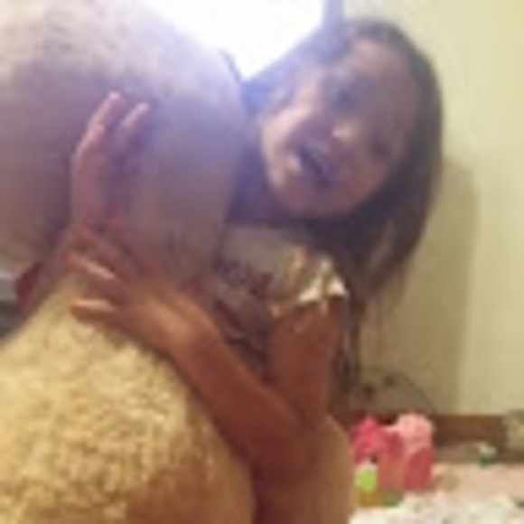 Profile Picture of Alison Keairns (@arkeairns) on Poshmark