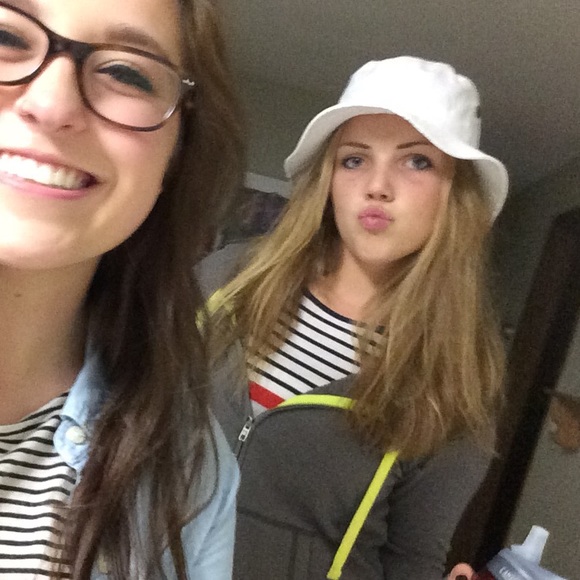 Bonnie Willemsen - Poshmark Profile Picture of Bonnie Willemsen (@bonniewillemsen) on Poshmark