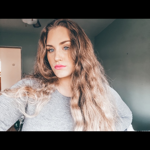 Profile Picture of Isabelle Miller (@is_millerr) on Poshmark