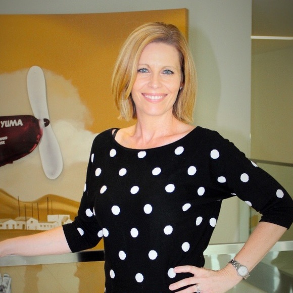 Profile Picture of Erin Ballos (@ejballos) on Poshmark