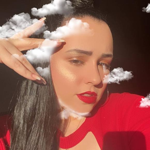 Profile Picture of Corinne Monyak (@corinnemonyak) on Poshmark