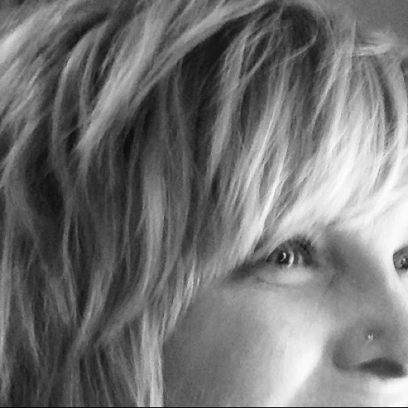 Profile Picture of Stephanie Capesius (@4stevie2) on Poshmark