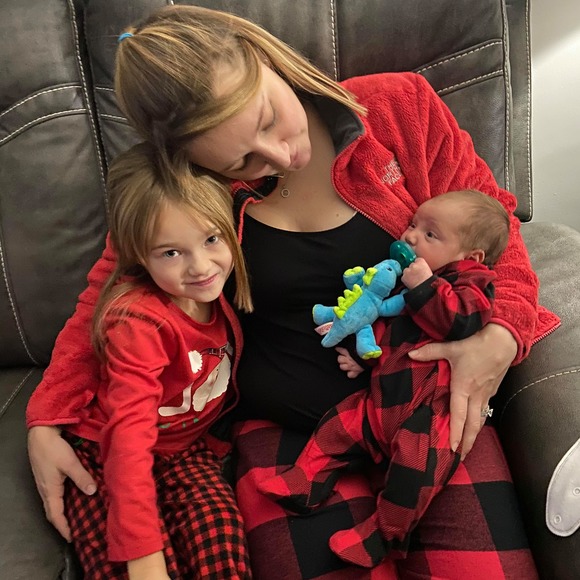 Profile Picture of Nikkie Nowatzki (@nikkiexoxx) on Poshmark