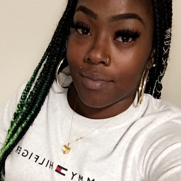 Profile Picture of Laciana Scott (@ladyprettyblack) on Poshmark