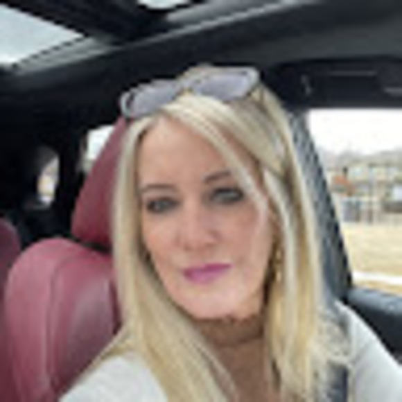 Profile Picture of Kimberly Milius (@kimberlymilius) on Poshmark