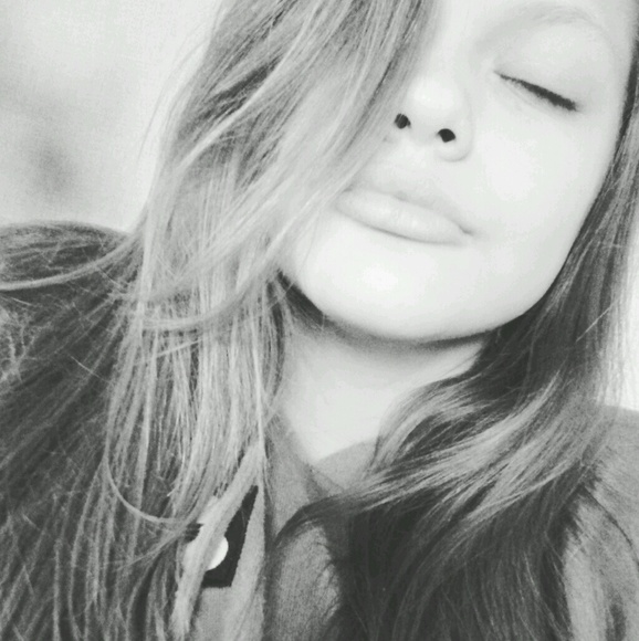 Profile Picture of Laci Thompson (@laci3652) on Poshmark