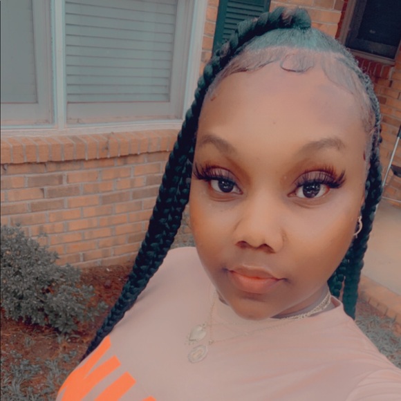 Profile Picture of Alexis Oree (@meechielex) on Poshmark