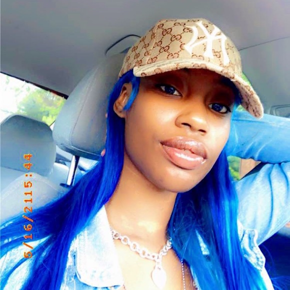 Profile Picture of Ajolae Thompson (@ajiiminajjji) on Poshmark