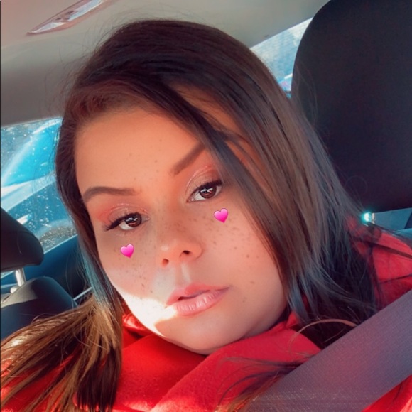 Profile Picture of Isabel Mohammed (@isabel_1995) on Poshmark