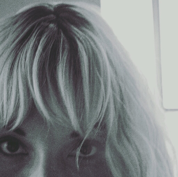 Profile Picture of Rebecca Keys (@charlizesimone) on Poshmark