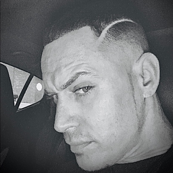 Profile Picture of Barry Bellamy (@barrybellamy) on Poshmark