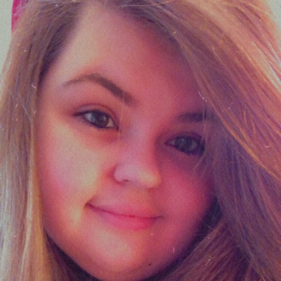 Profile Picture of Hannah Schmock (@hannah_schmock) on Poshmark