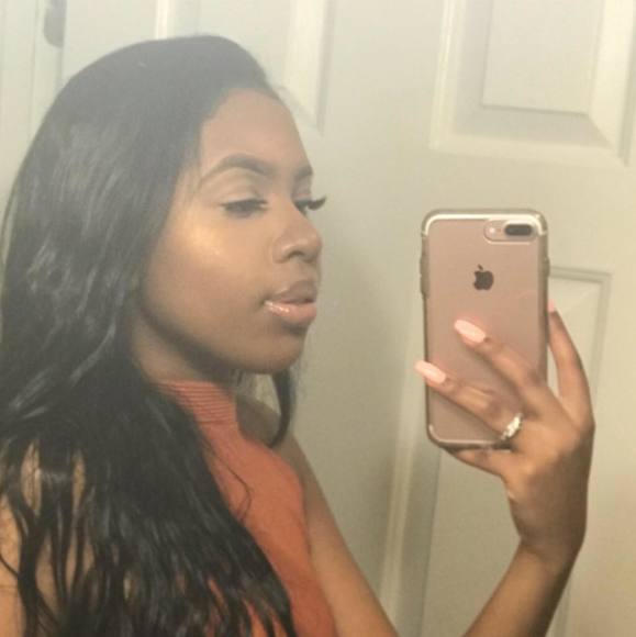 Profile Picture of Jordyn Price (@jordynantonia) on Poshmark